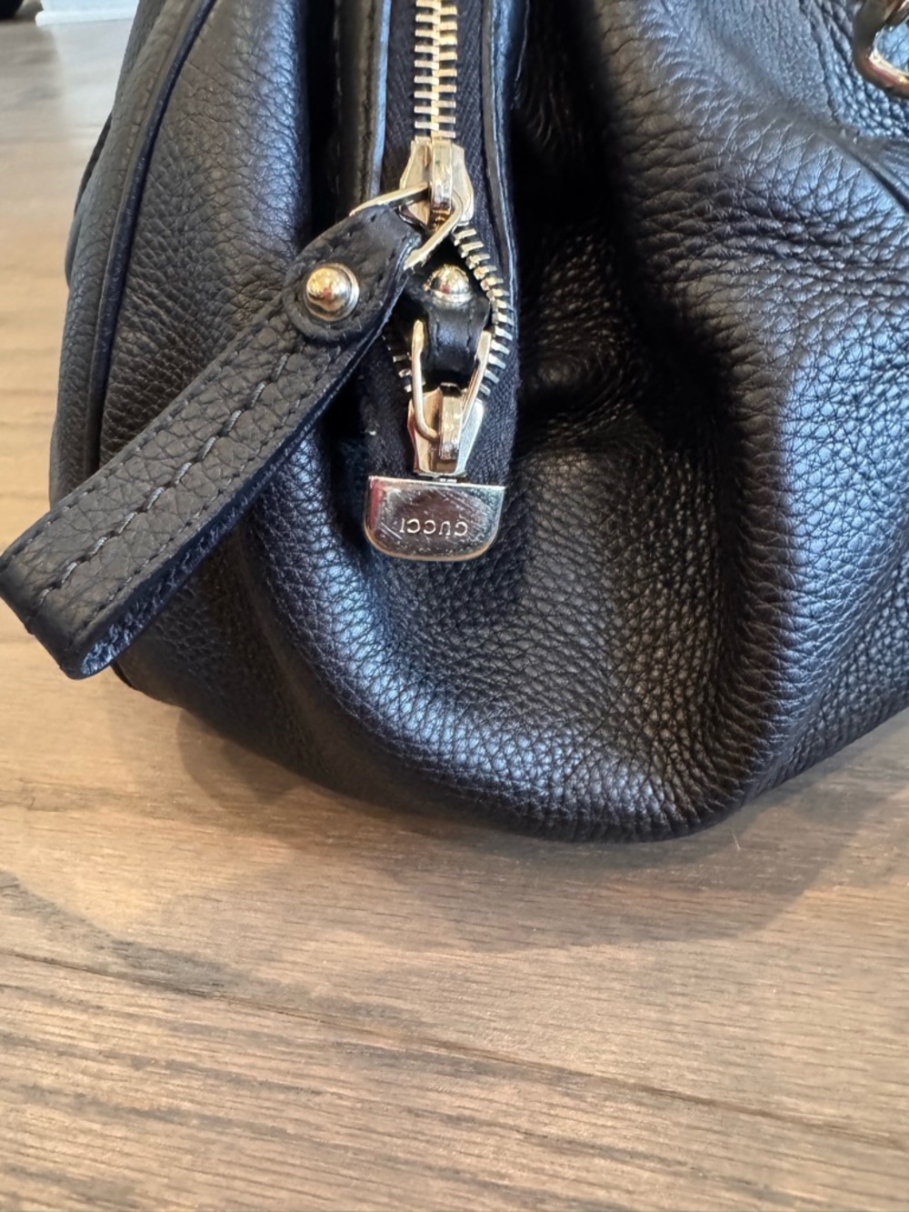Gucci Sukey Black Leather Dome Satchel with Gold Hardware - Picture 4 of 7